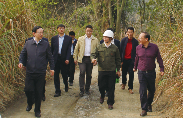 ?時(shí)任贛州市委常委、副市長劉文華等一行調(diào)研我司龍南縣稀土礦山尾水收集治理項(xiàng)目